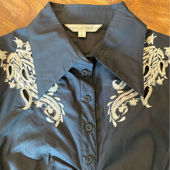 🖤 Pretty Black Embroidered Button-Down - Picture 2 of 14